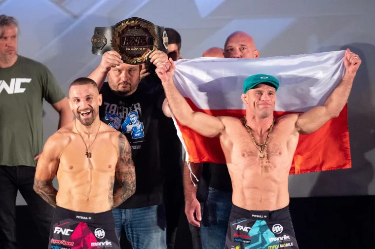 &Scaron;ahovnica na glavi, pola-pola zastava i klinč dva rivala! Spremni smo za &scaron;ou godine