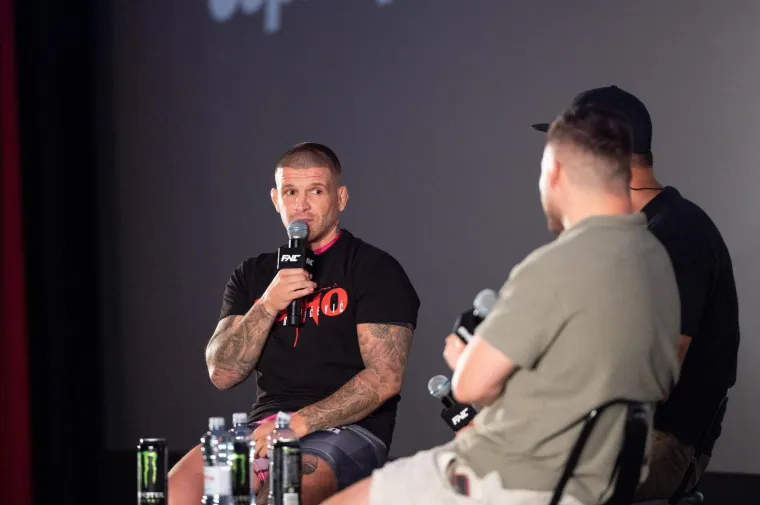 &Scaron;ahovnica na glavi, pola-pola zastava i klinč dva rivala! Spremni smo za &scaron;ou godine