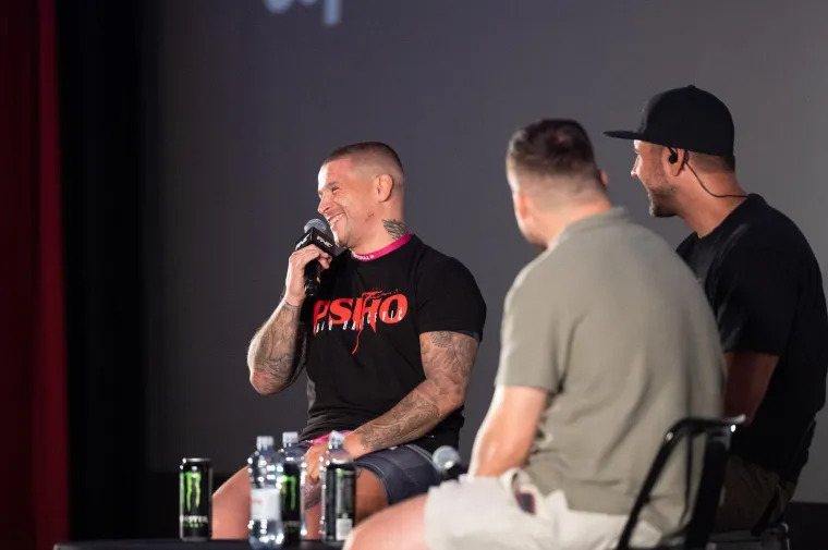 &Scaron;ahovnica na glavi, pola-pola zastava i klinč dva rivala! Spremni smo za &scaron;ou godine