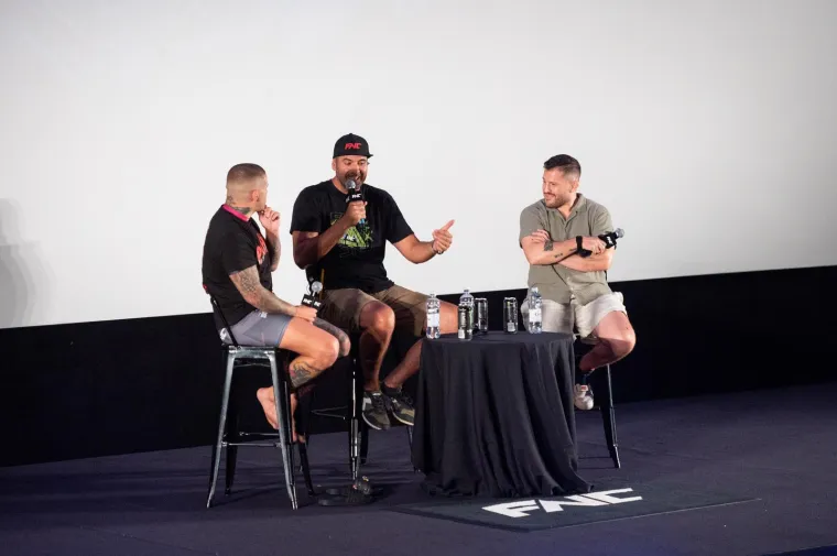 &Scaron;ahovnica na glavi, pola-pola zastava i klinč dva rivala! Spremni smo za &scaron;ou godine