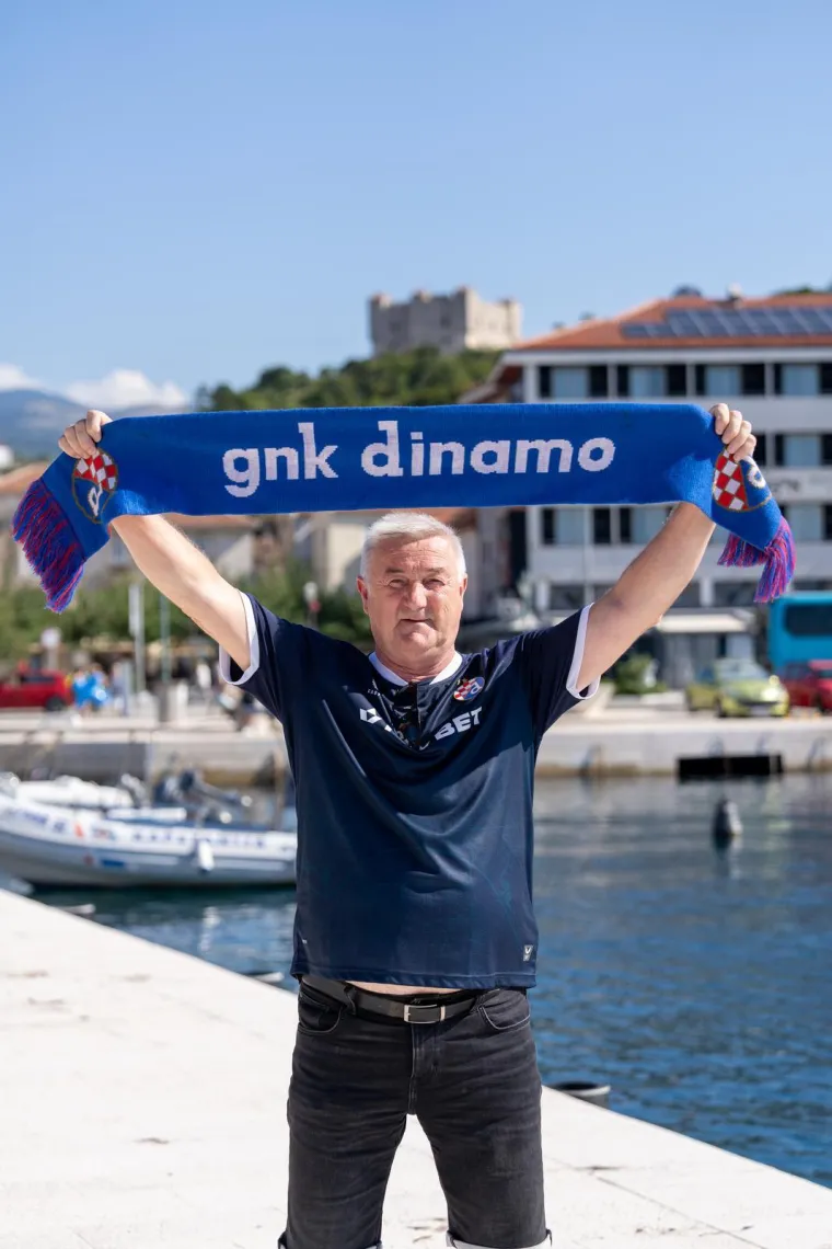 Došetali se i šou je počeo: Bad Blue Boys obojili rivu u plavo!