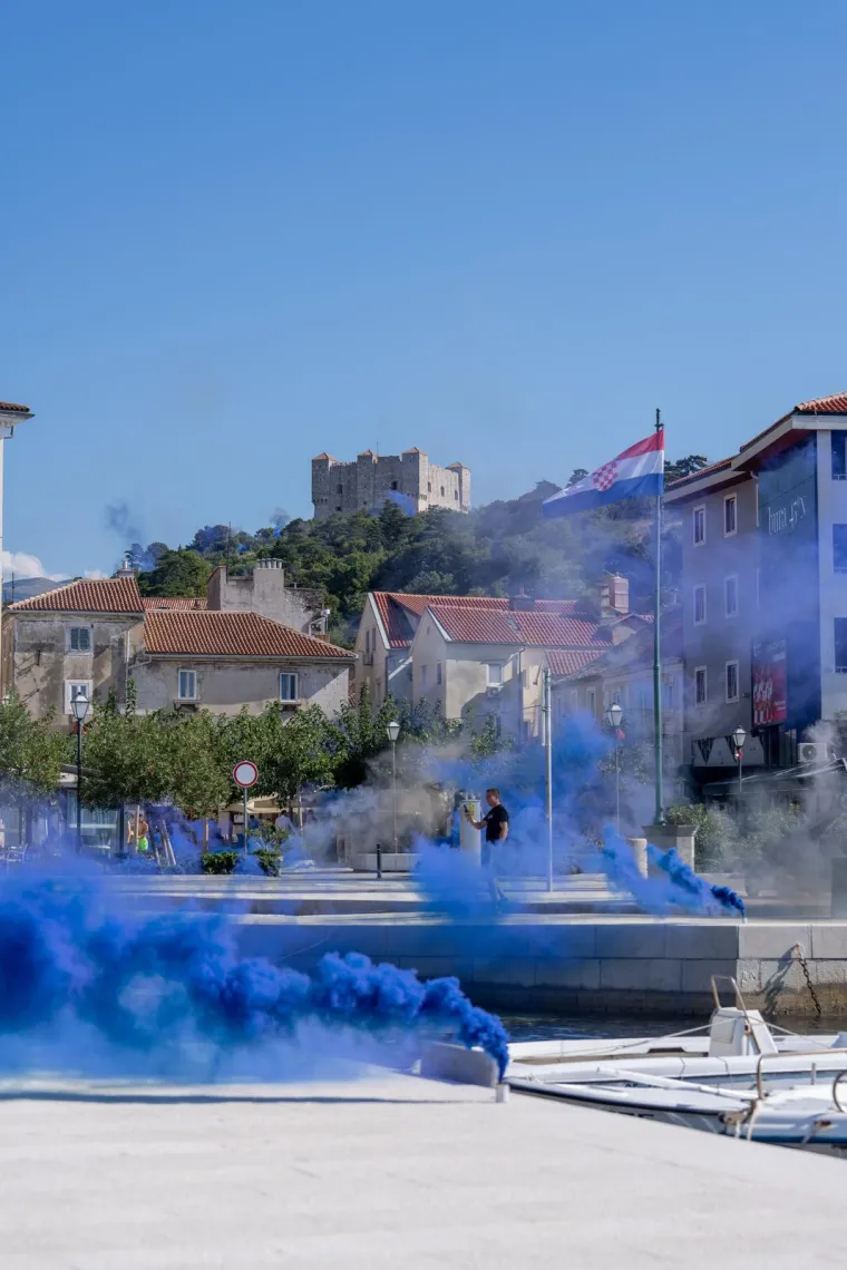 Došetali se i šou je počeo: Bad Blue Boys obojili rivu u plavo!