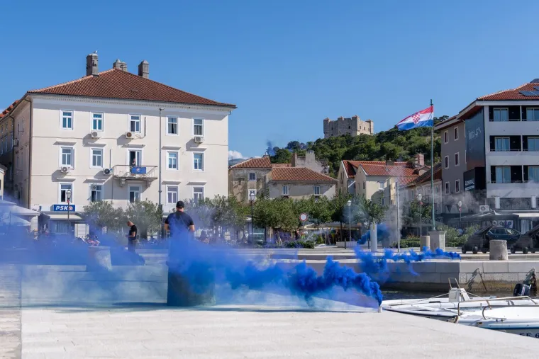 Došetali se i šou je počeo: Bad Blue Boys obojili rivu u plavo!