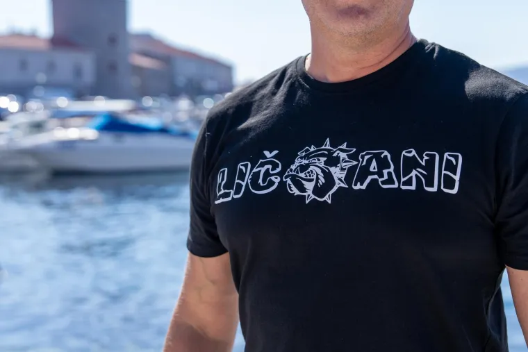 Došetali se i šou je počeo: Bad Blue Boys obojili rivu u plavo!