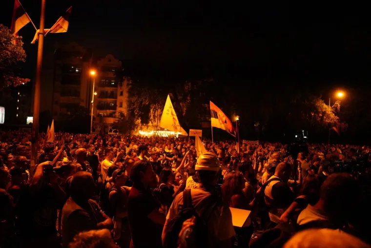 Topovskim udarima i suzavcem na prosvjednike u Novom Sadu! Vučić za sve krivi 'europski ološ'