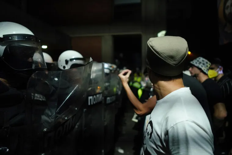 Topovskim udarima i suzavcem na prosvjednike u Novom Sadu! Vučić za sve krivi 'europski ološ'