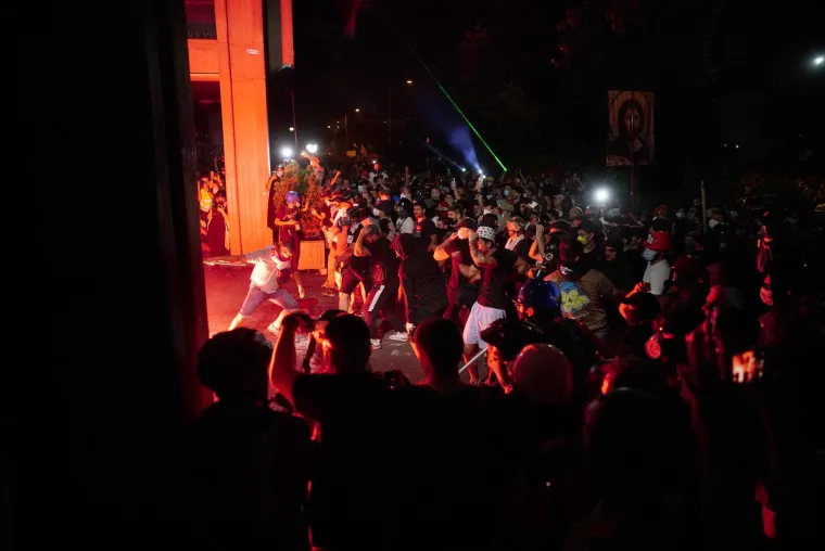 Topovskim udarima i suzavcem na prosvjednike u Novom Sadu! Vučić za sve krivi 'europski olo&scaron;'