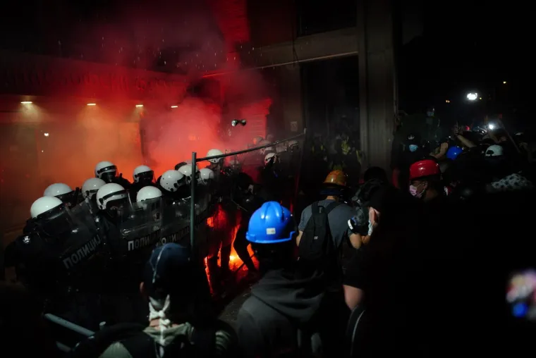 Topovskim udarima i suzavcem na prosvjednike u Novom Sadu! Vučić za sve krivi 'europski olo&scaron;'