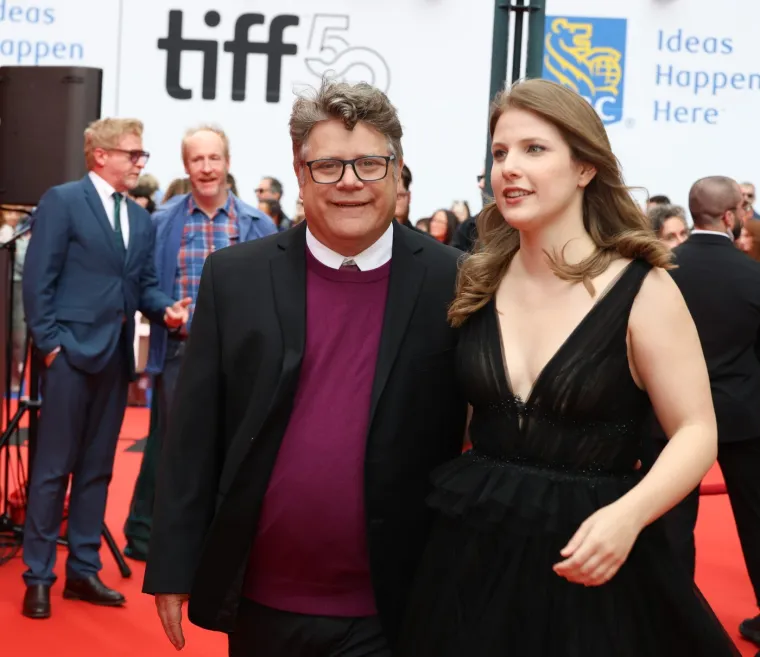 Ovako to izgleda kada svjetske face pro&scaron;etaju crvenim tepihom: Sydney Sweeney ponovno izazvala 'kaos'