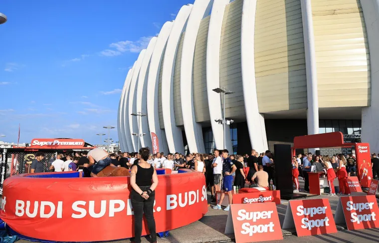 Kaos ispred Arene Zagreb! Stipe Miočić izazvao delirij, nikad ovako nešto nismo vidjeli