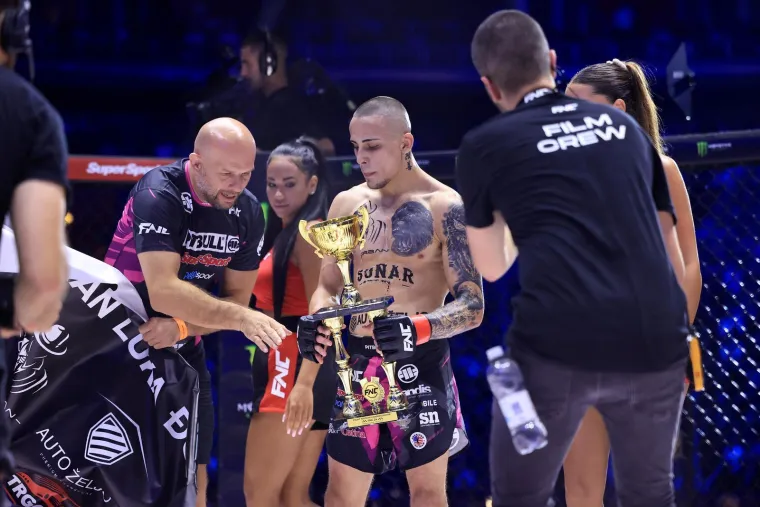 Krv, znoj i atraktivne djevojke: Ovako izgleda spektakl koji smo svi čekali