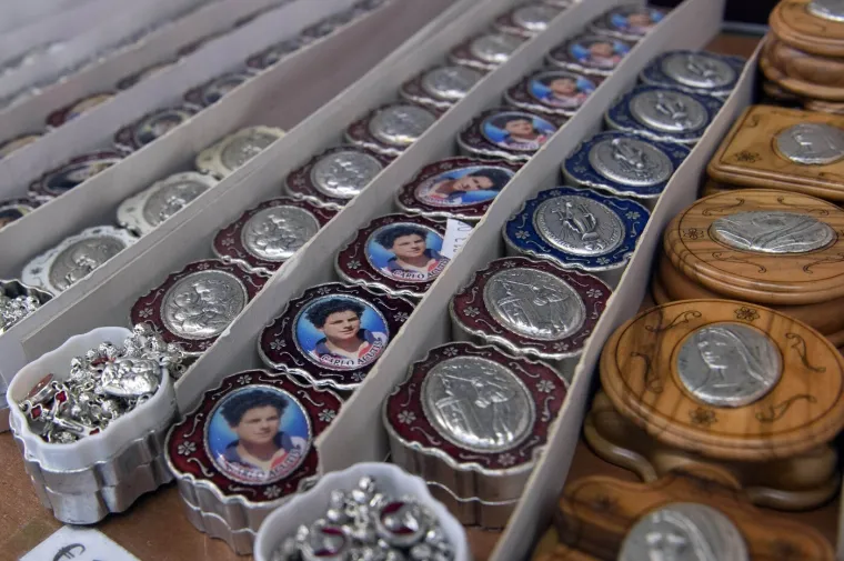 Carlo Acutis danas postaje prvi svetac milenijalac: Crkva mu pripisuje dva čuda, razgovarali smo s njegovom majkom