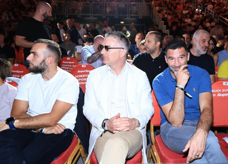 Uzbuđenje i drama! Poznati i slavni na spektakularnom FNC 24 eventu