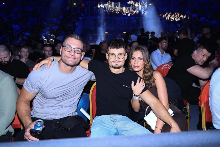 Uzbuđenje i drama! Poznati i slavni na spektakularnom FNC 24 eventu