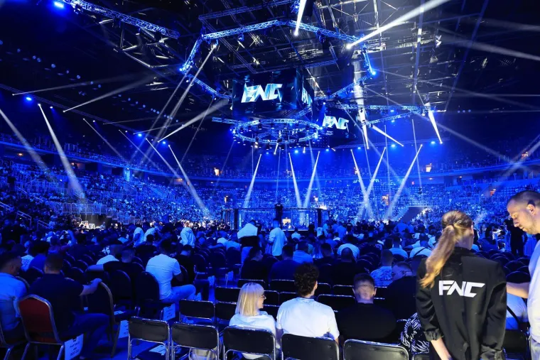 Uzbuđenje i drama! Poznati i slavni na spektakularnom FNC 24 eventu