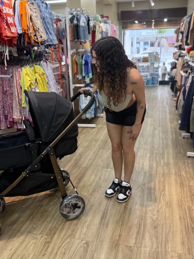 Toliko je zgodna da je ne žele zaposliti: Fatalna Brazilka jedva uspijeva sakriti bujne atribute