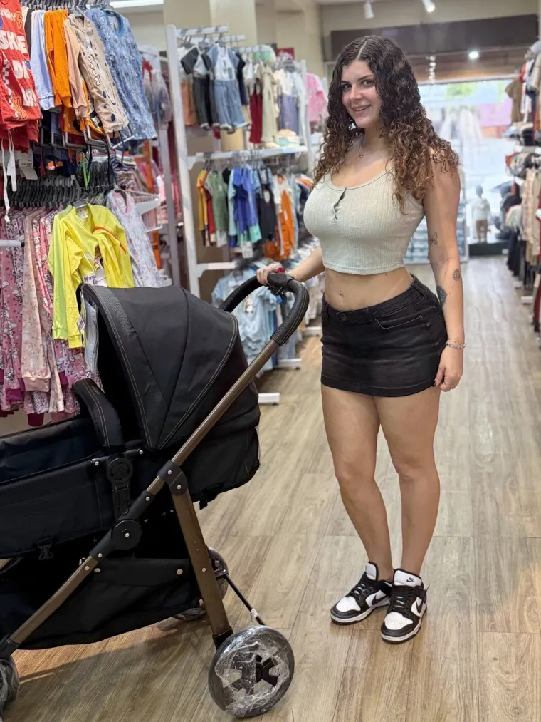 Toliko je zgodna da je ne žele zaposliti: Fatalna Brazilka jedva uspijeva sakriti bujne atribute