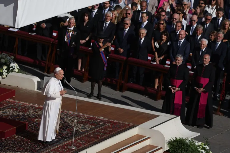 Milenijska generacija dobila prvog sveca: Pogledajte kako je izgledala kanonizacija Carla Acutisa, ali i svetog Piera