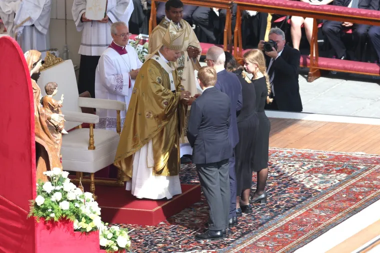 Milenijska generacija dobila prvog sveca: Pogledajte kako je izgledala kanonizacija Carla Acutisa, ali i svetog Piera