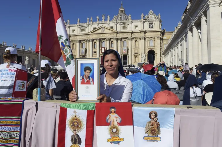 Milenijska generacija dobila prvog sveca: Pogledajte kako je izgledala kanonizacija Carla Acutisa, ali i svetog Piera