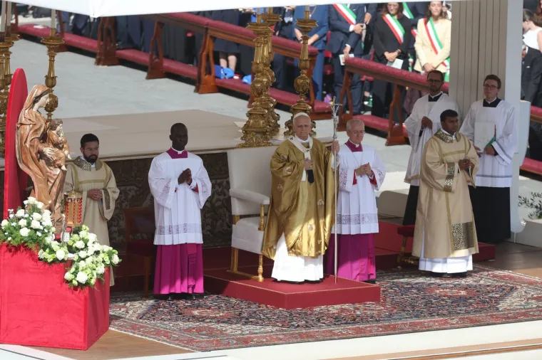 Milenijska generacija dobila prvog sveca: Pogledajte kako je izgledala kanonizacija Carla Acutisa, ali i svetog Piera