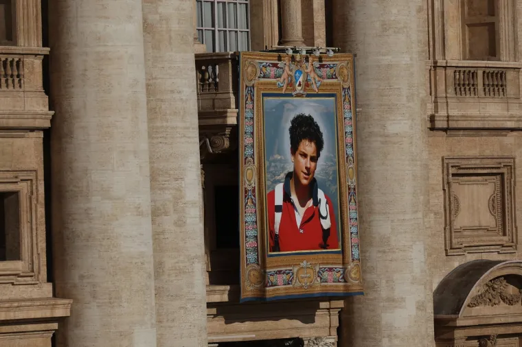 Milenijska generacija dobila prvog sveca: Pogledajte kako je izgledala kanonizacija Carla Acutisa, ali i svetog Piera