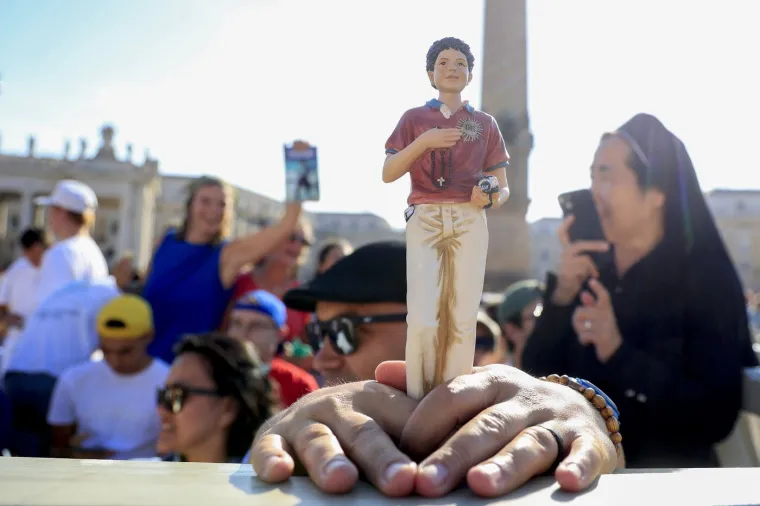 Milenijska generacija dobila prvog sveca: Pogledajte kako je izgledala kanonizacija Carla Acutisa, ali i svetog Piera