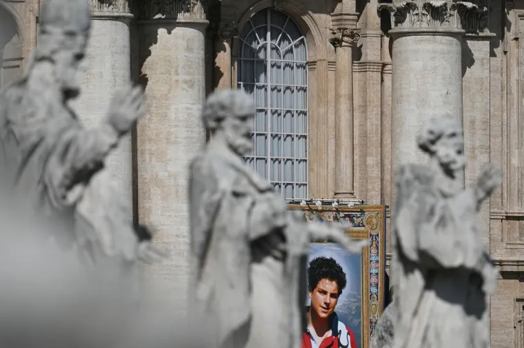 Milenijska generacija dobila prvog sveca: Pogledajte kako je izgledala kanonizacija Carla Acutisa, ali i svetog Piera