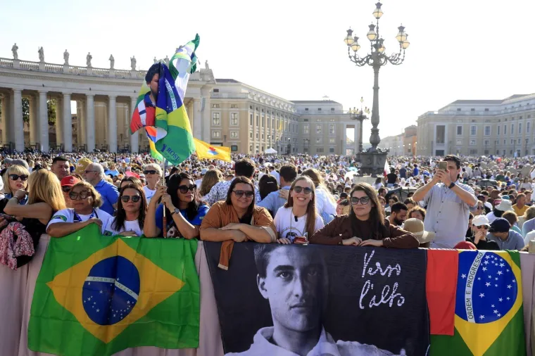 Milenijska generacija dobila prvog sveca: Pogledajte kako je izgledala kanonizacija Carla Acutisa, ali i svetog Piera
