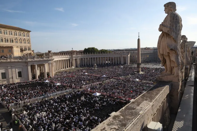 Milenijska generacija dobila prvog sveca: Pogledajte kako je izgledala kanonizacija Carla Acutisa, ali i svetog Piera