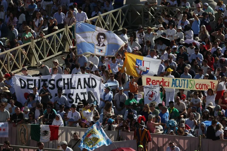 Milenijska generacija dobila prvog sveca: Pogledajte kako je izgledala kanonizacija Carla Acutisa, ali i svetog Piera