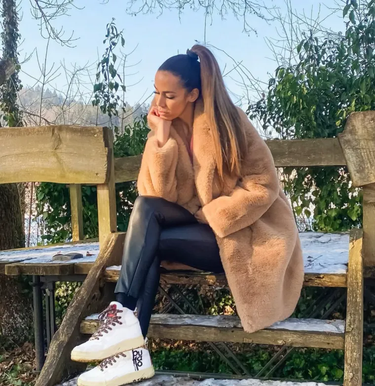 Tko je 20 godina mlađa supruga slovenskog premijera? Po jednom detalju zna je cijela Slovenija