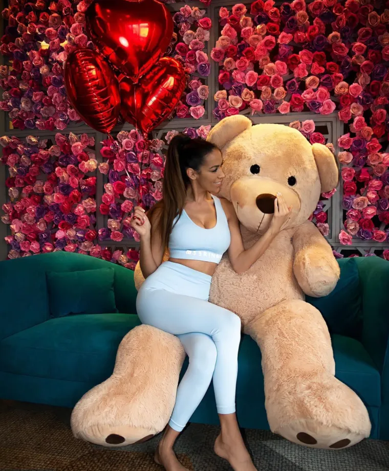 Tko je 20 godina mlađa supruga slovenskog premijera? Po jednom detalju zna je cijela Slovenija