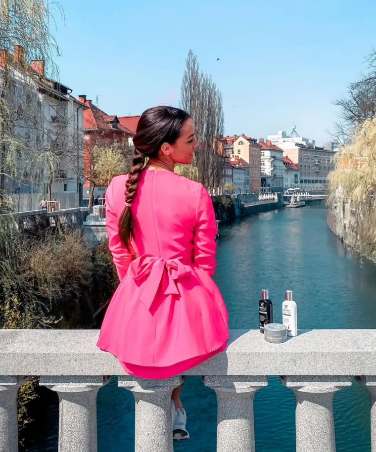 Tko je 20 godina mlađa supruga slovenskog premijera? Po jednom detalju zna je cijela Slovenija