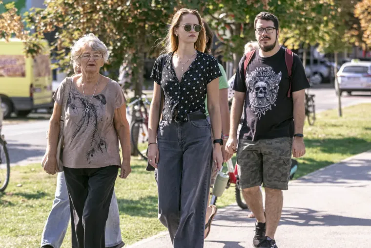 Kada su se pojavile, antikviteti su pali u zaborav: Dvije zgodne dame osmjesima zasjenile Sajam