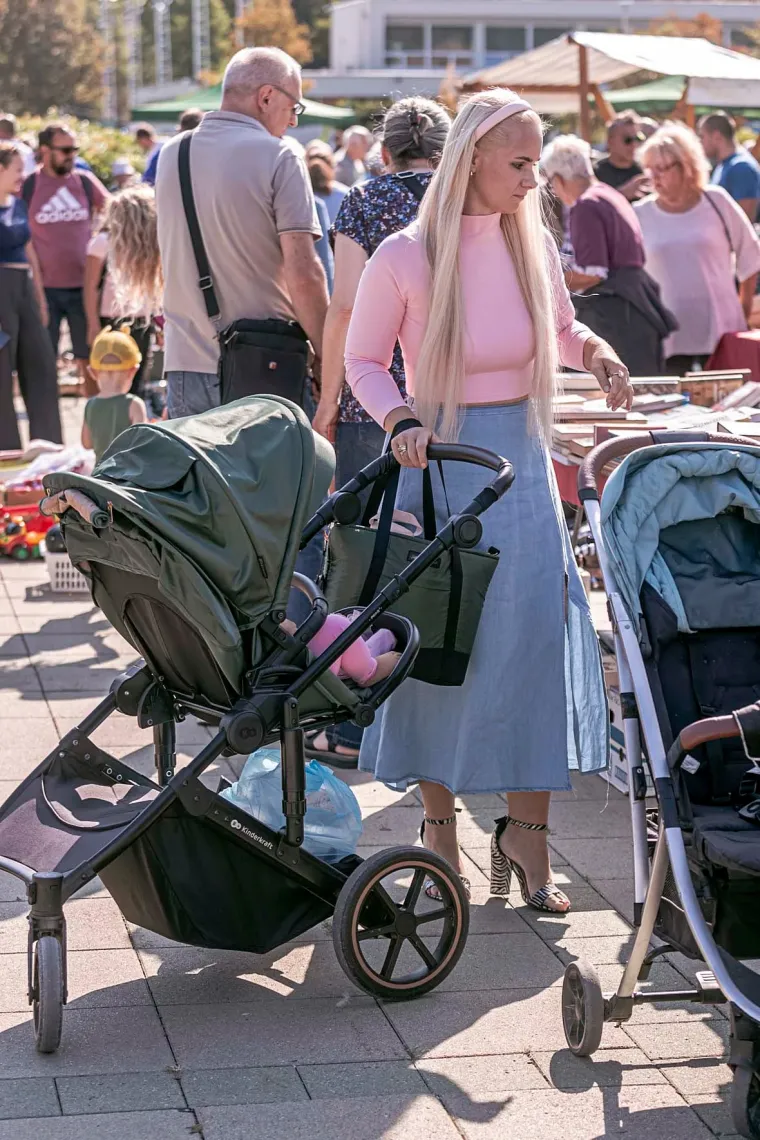 Kada su se pojavile, antikviteti su pali u zaborav: Dvije zgodne dame osmjesima zasjenile Sajam