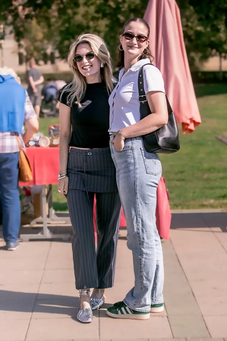 Kada su se pojavile, antikviteti su pali u zaborav: Dvije zgodne dame osmjesima zasjenile Sajam