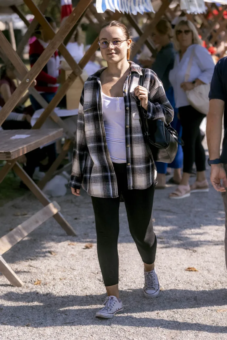 Kada su se pojavile, antikviteti su pali u zaborav: Dvije zgodne dame osmjesima zasjenile Sajam