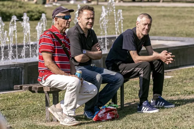 Kada su se pojavile, antikviteti su pali u zaborav: Dvije zgodne dame osmjesima zasjenile Sajam