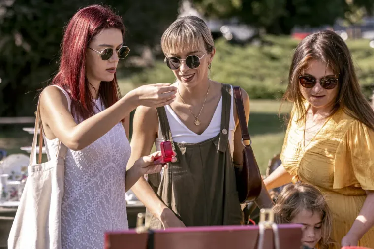 Kada su se pojavile, antikviteti su pali u zaborav: Dvije zgodne dame osmjesima zasjenile Sajam