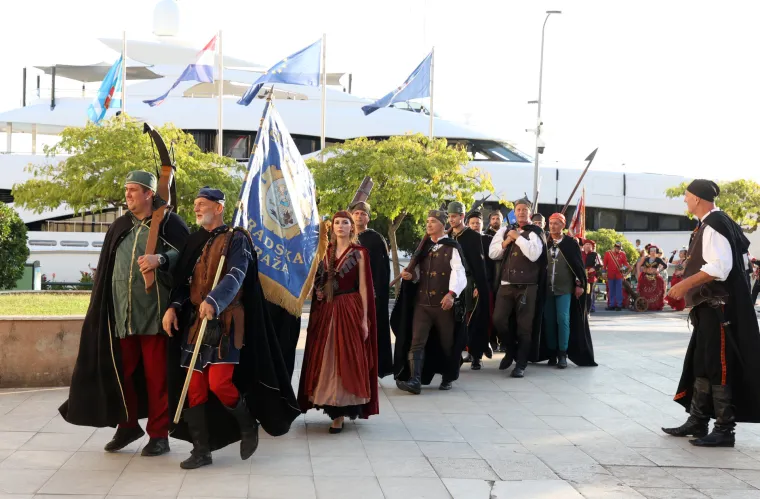 Opasne Šibenčanke zapalile rivu: Ratnice s mačetama očarale publiku