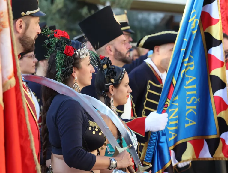 Opasne Šibenčanke zapalile rivu: Ratnice s mačetama očarale publiku