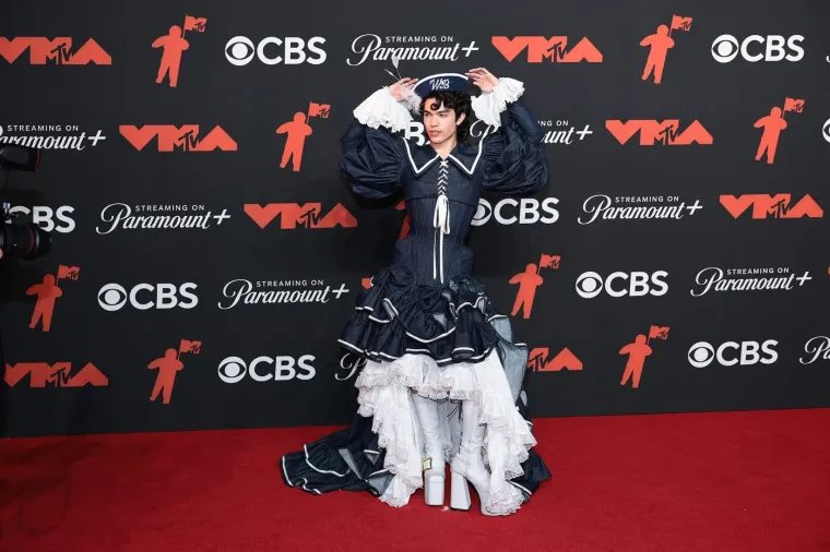 Sinoćnji 'VMAs' bili su nezaboravni: Neki se presvukli četiri puta, a drugi &scaron;okirali odjevenim