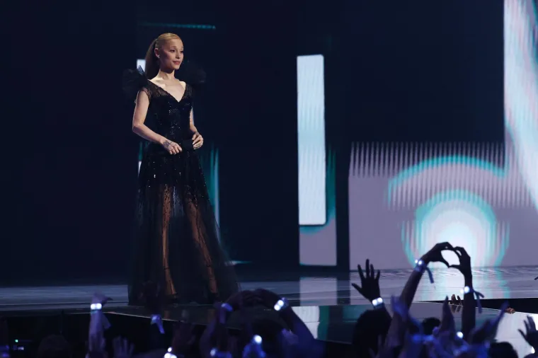 Sinoćnji 'VMAs' bili su nezaboravni: Neki se presvukli četiri puta, a drugi &scaron;okirali odjevenim