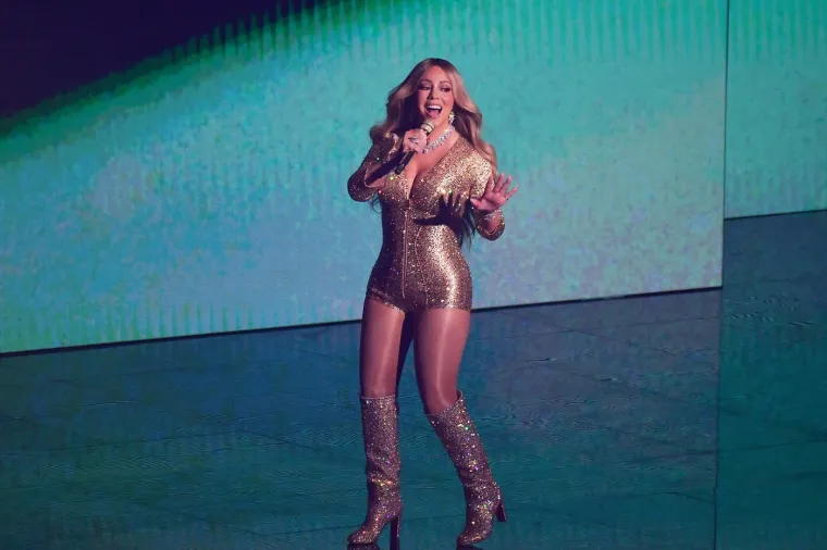 Sinoćnji 'VMAs' bili su nezaboravni: Neki se presvukli četiri puta, a drugi &scaron;okirali odjevenim