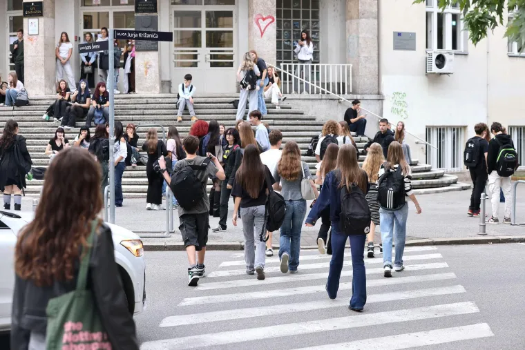 Posljednje poziranje za mame i spremni su: Pogledajte kako diljem zemlje izgleda prvi dan &scaron;kole