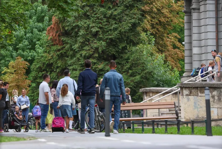 Posljednje poziranje za mame i spremni su: Pogledajte kako diljem zemlje izgleda prvi dan &scaron;kole