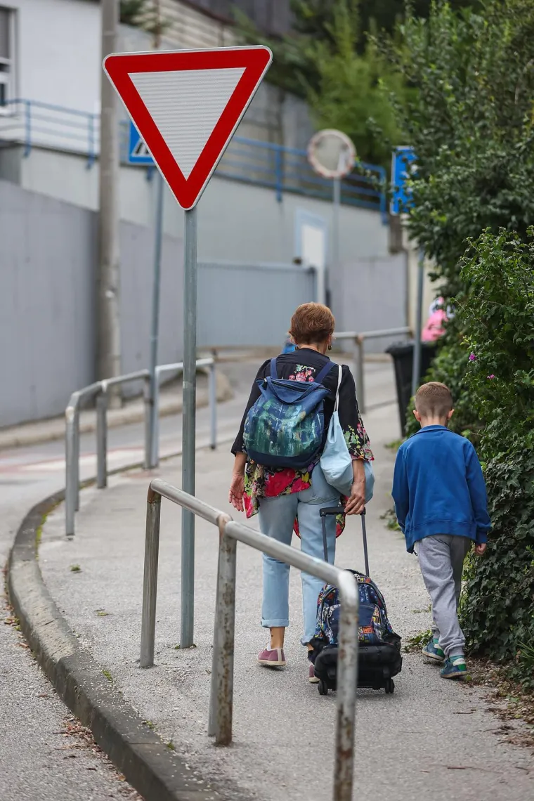 Posljednje poziranje za mame i spremni su: Pogledajte kako diljem zemlje izgleda prvi dan &scaron;kole