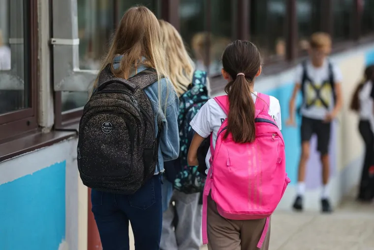 Posljednje poziranje za mame i spremni su: Pogledajte kako diljem zemlje izgleda prvi dan &scaron;kole