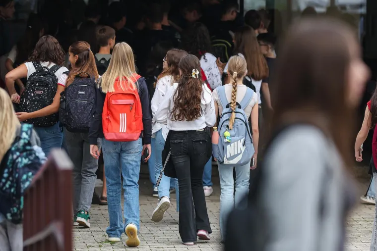Posljednje poziranje za mame i spremni su: Pogledajte kako diljem zemlje izgleda prvi dan &scaron;kole